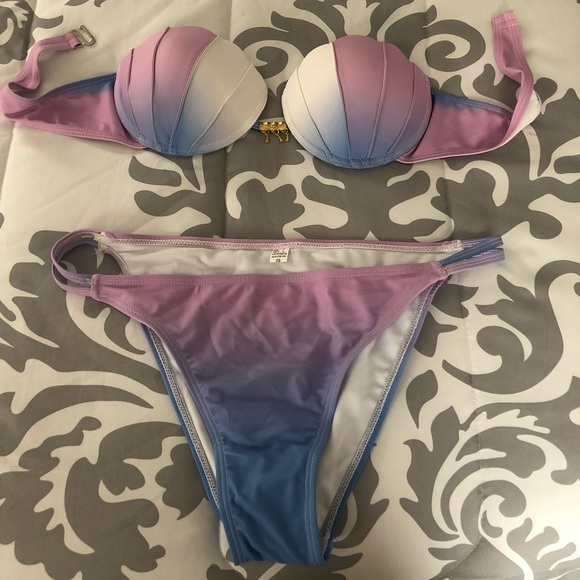 Bikini - Picture 1 of 4